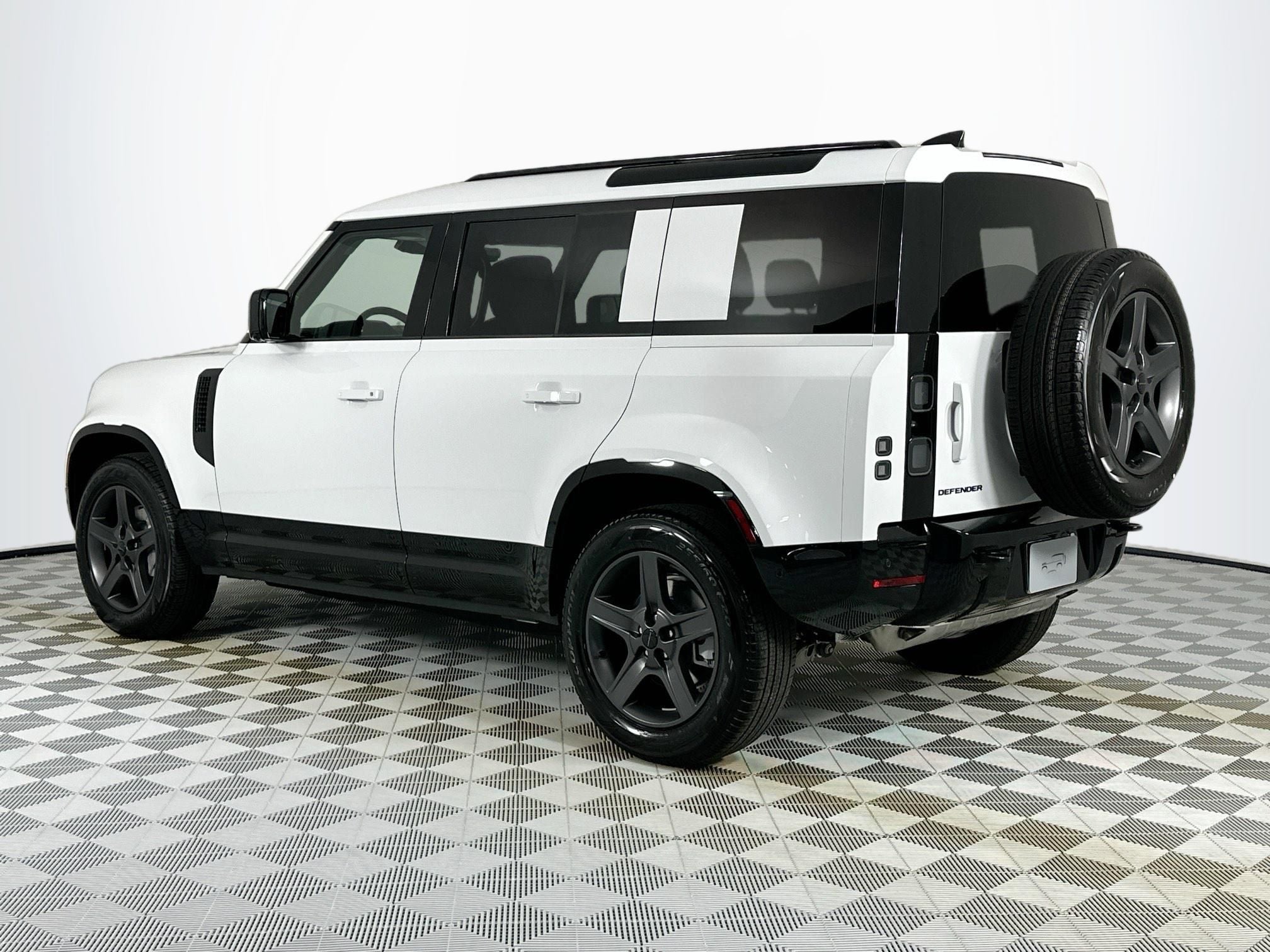 2026 Land Rover Defender 110 X-Dynamic SE
