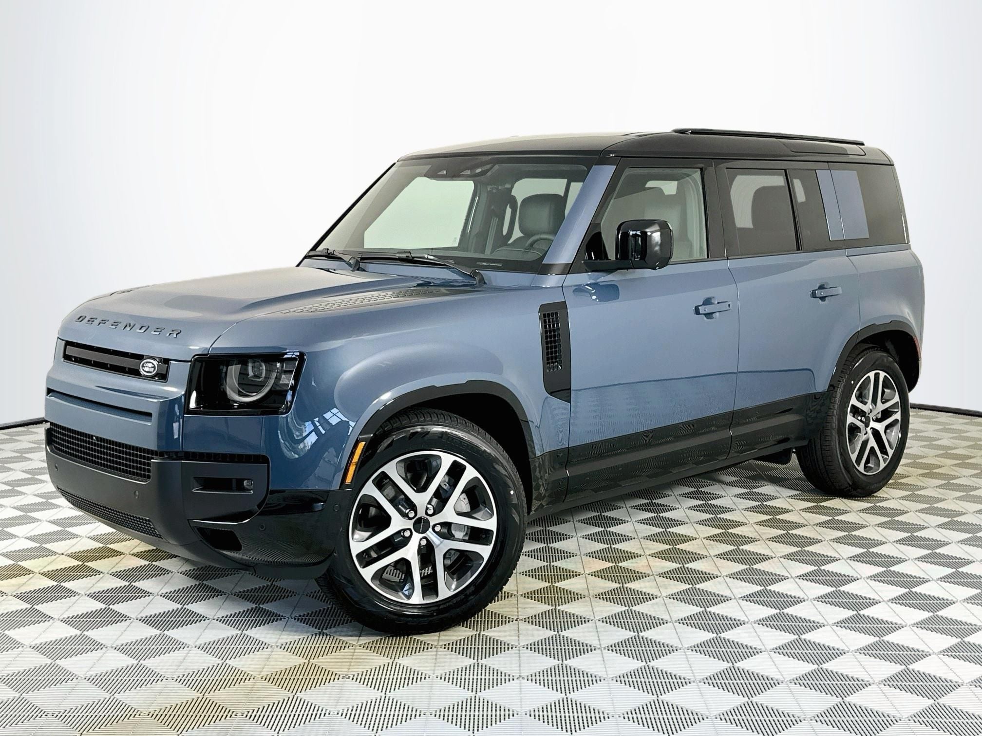 2026 Land Rover Defender 110 X-Dynamic SE