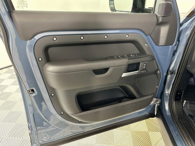 2026 Land Rover Defender 110 X-Dynamic SE