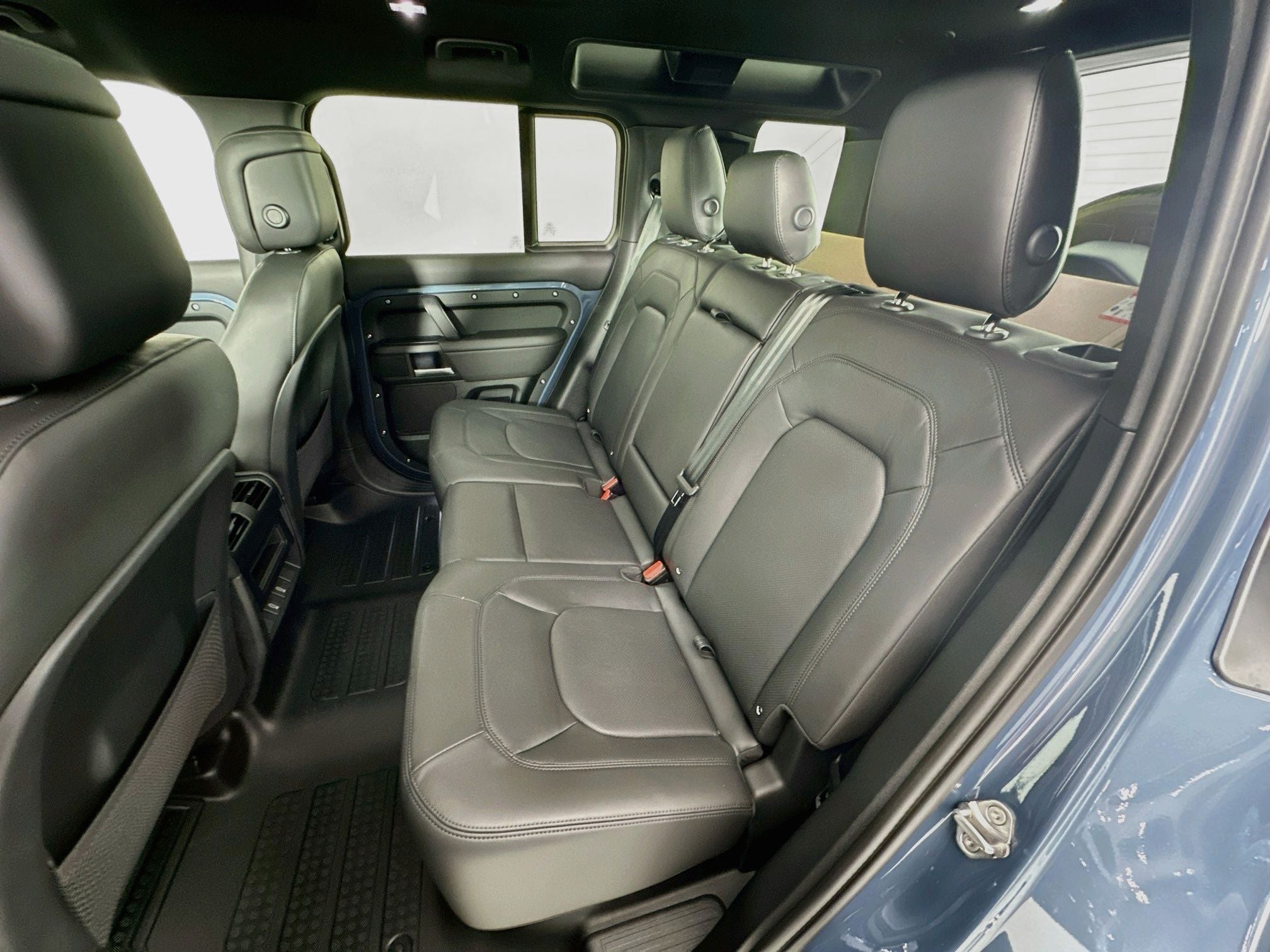 2026 Land Rover Defender 110 X-Dynamic SE