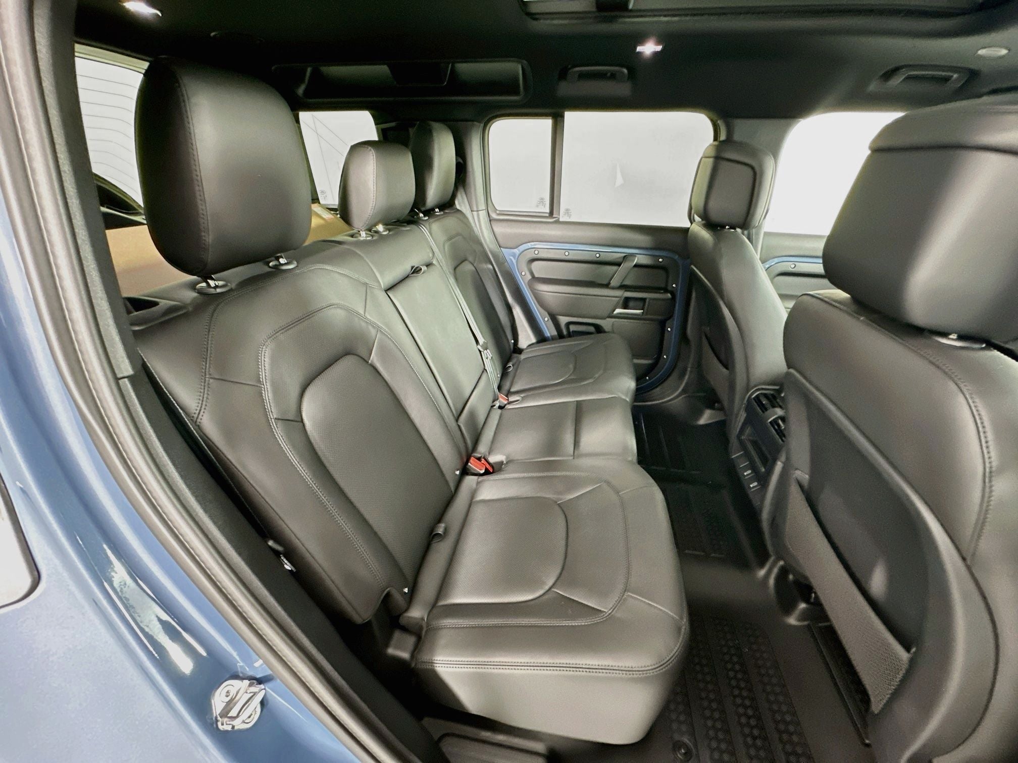 2026 Land Rover Defender 110 X-Dynamic SE