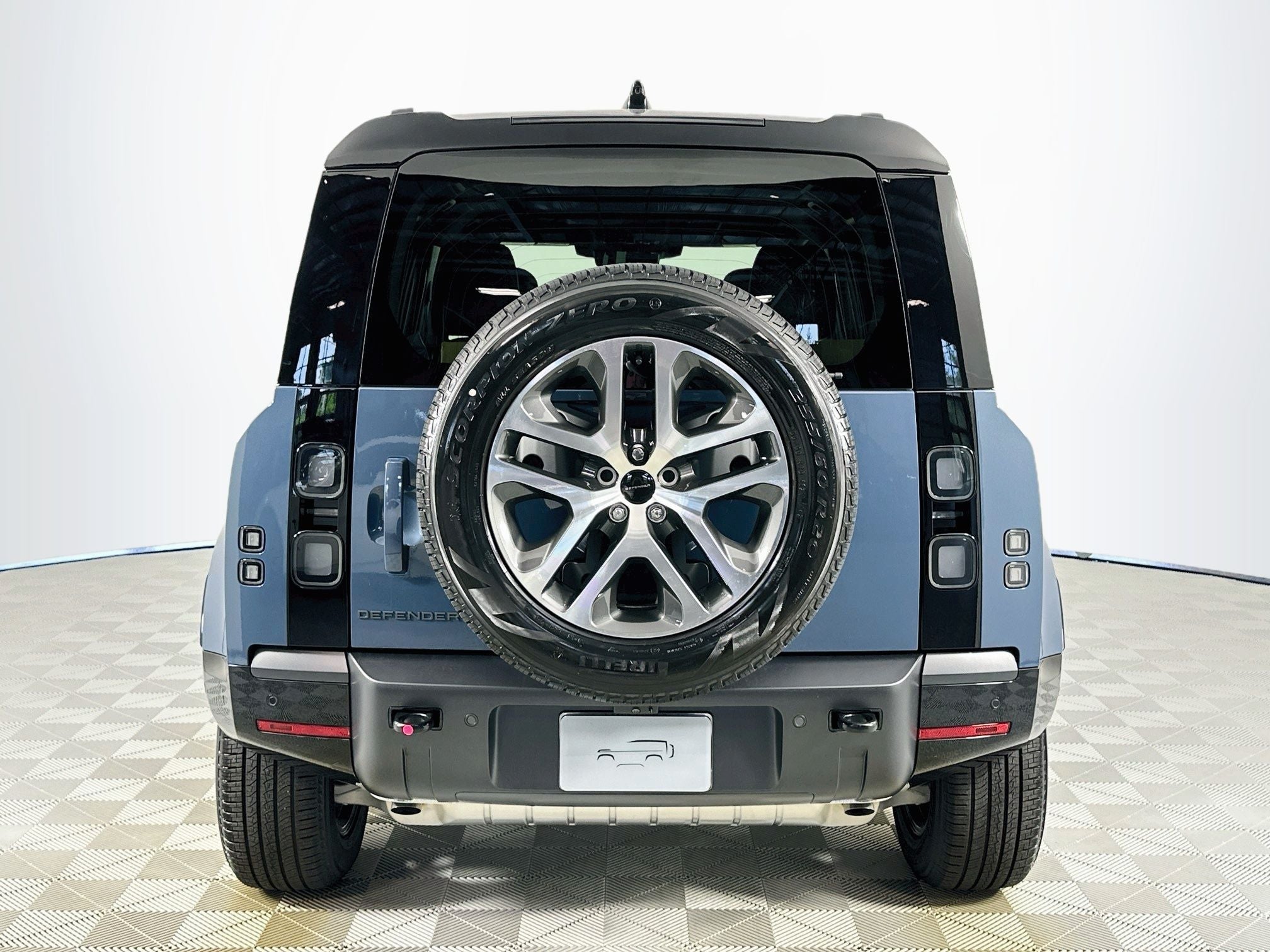 2026 Land Rover Defender 110 X-Dynamic SE