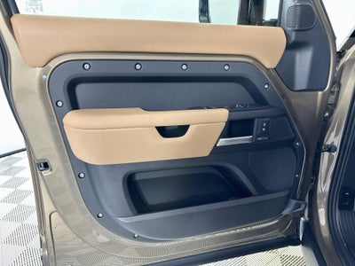 2026 Land Rover Defender 110 X-Dynamic SE