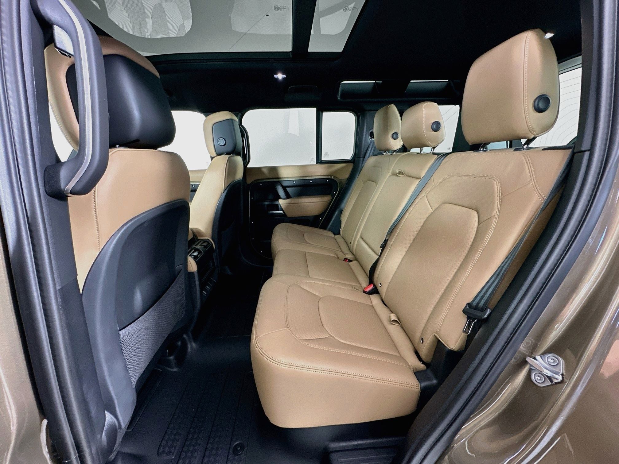 2026 Land Rover Defender 110 X-Dynamic SE