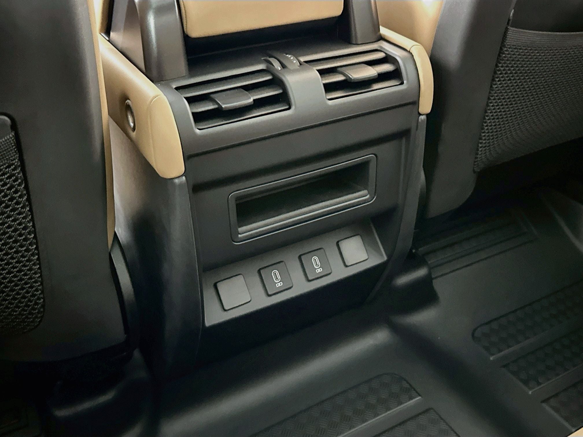 2026 Land Rover Defender 110 X-Dynamic SE