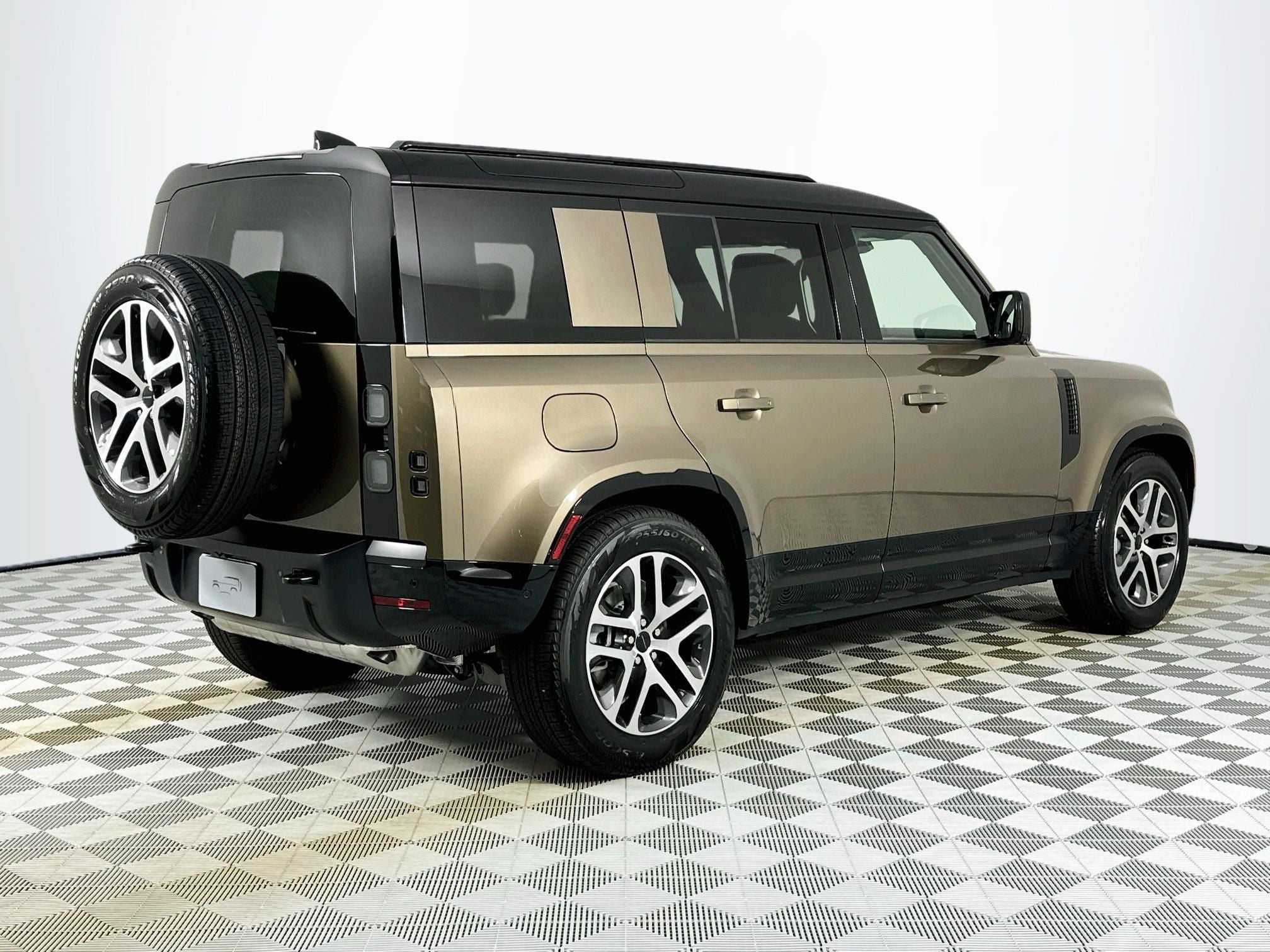 2026 Land Rover Defender 110 X-Dynamic SE