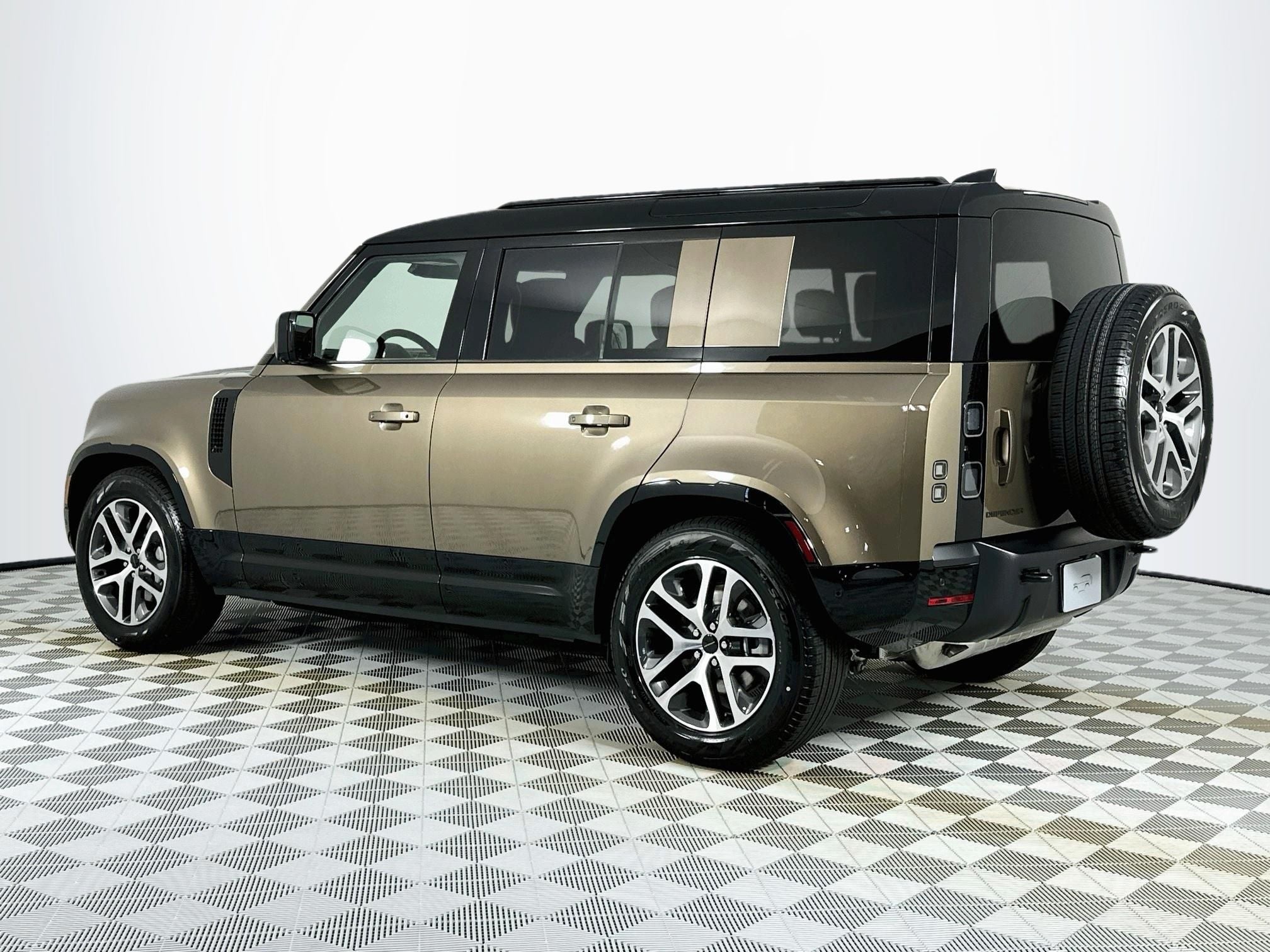 2026 Land Rover Defender 110 X-Dynamic SE