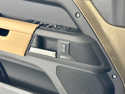 2026 Land Rover Defender 110 X-Dynamic SE