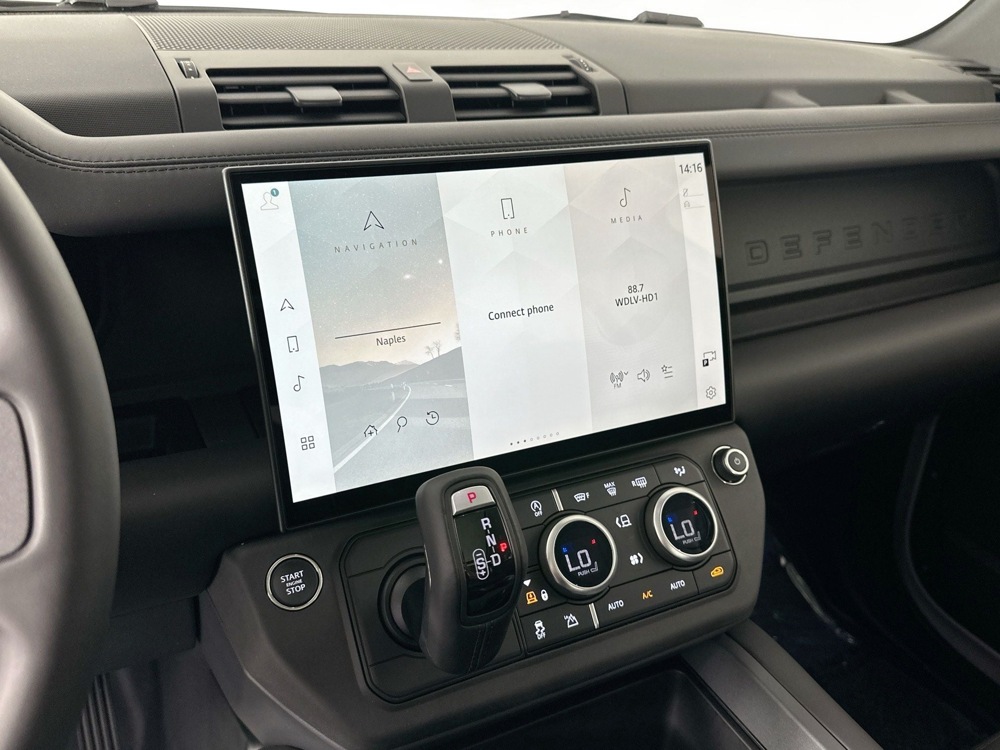 2026 Land Rover Defender 110 X-Dynamic SE