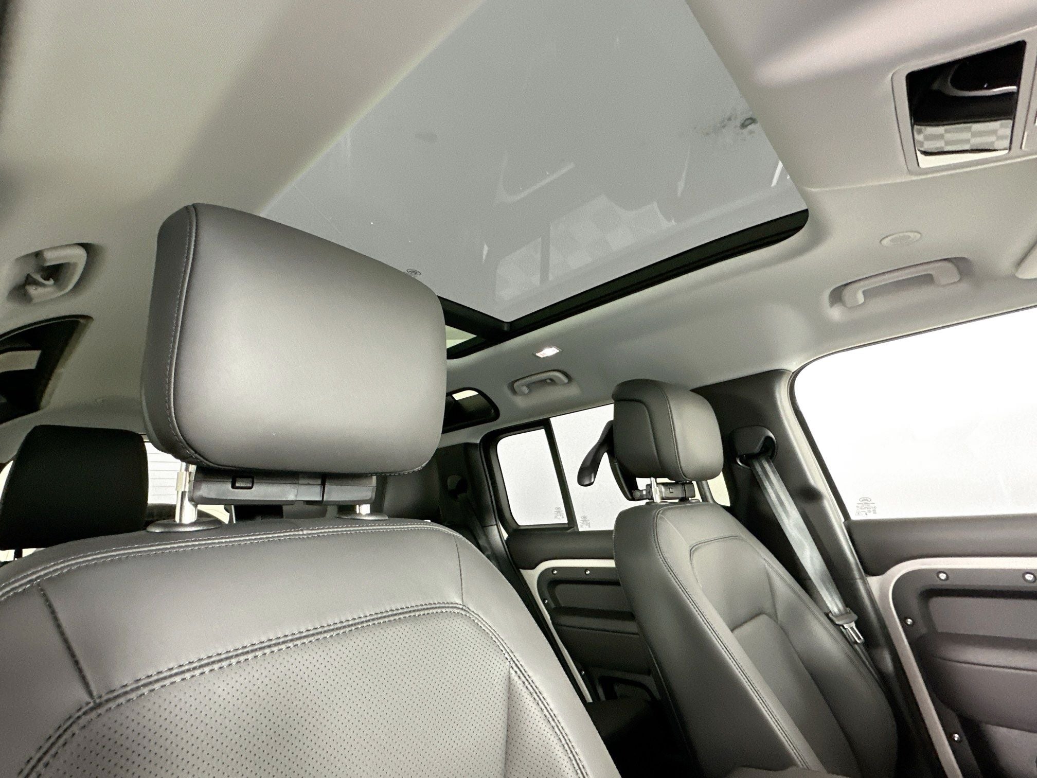 2026 Land Rover Defender 110 X-Dynamic SE