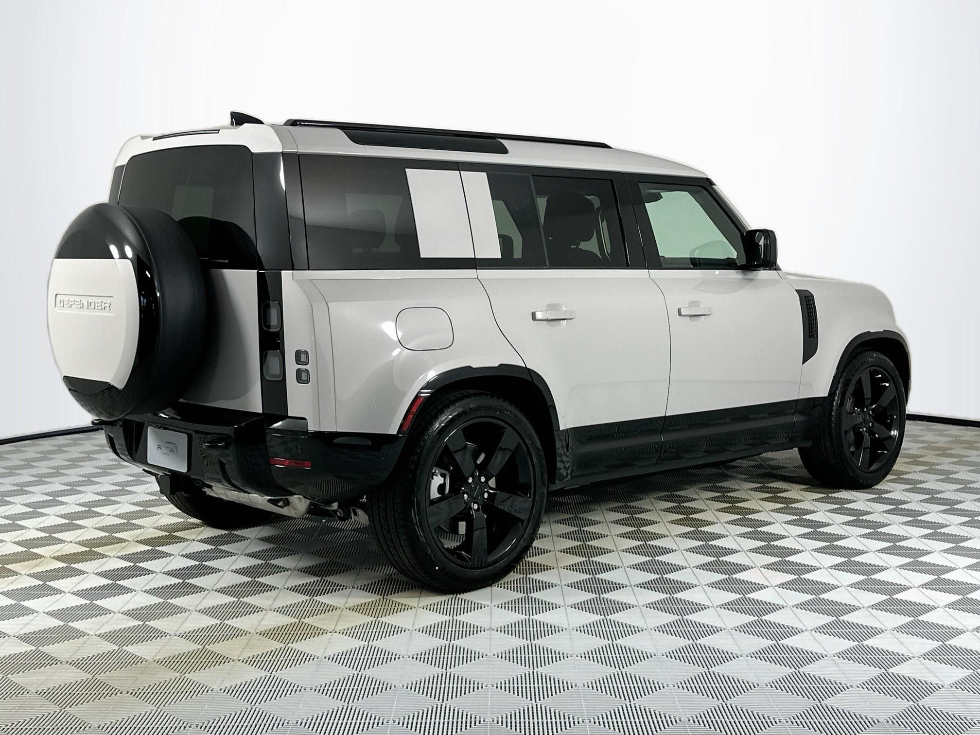 2026 Land Rover Defender 110 X-Dynamic SE