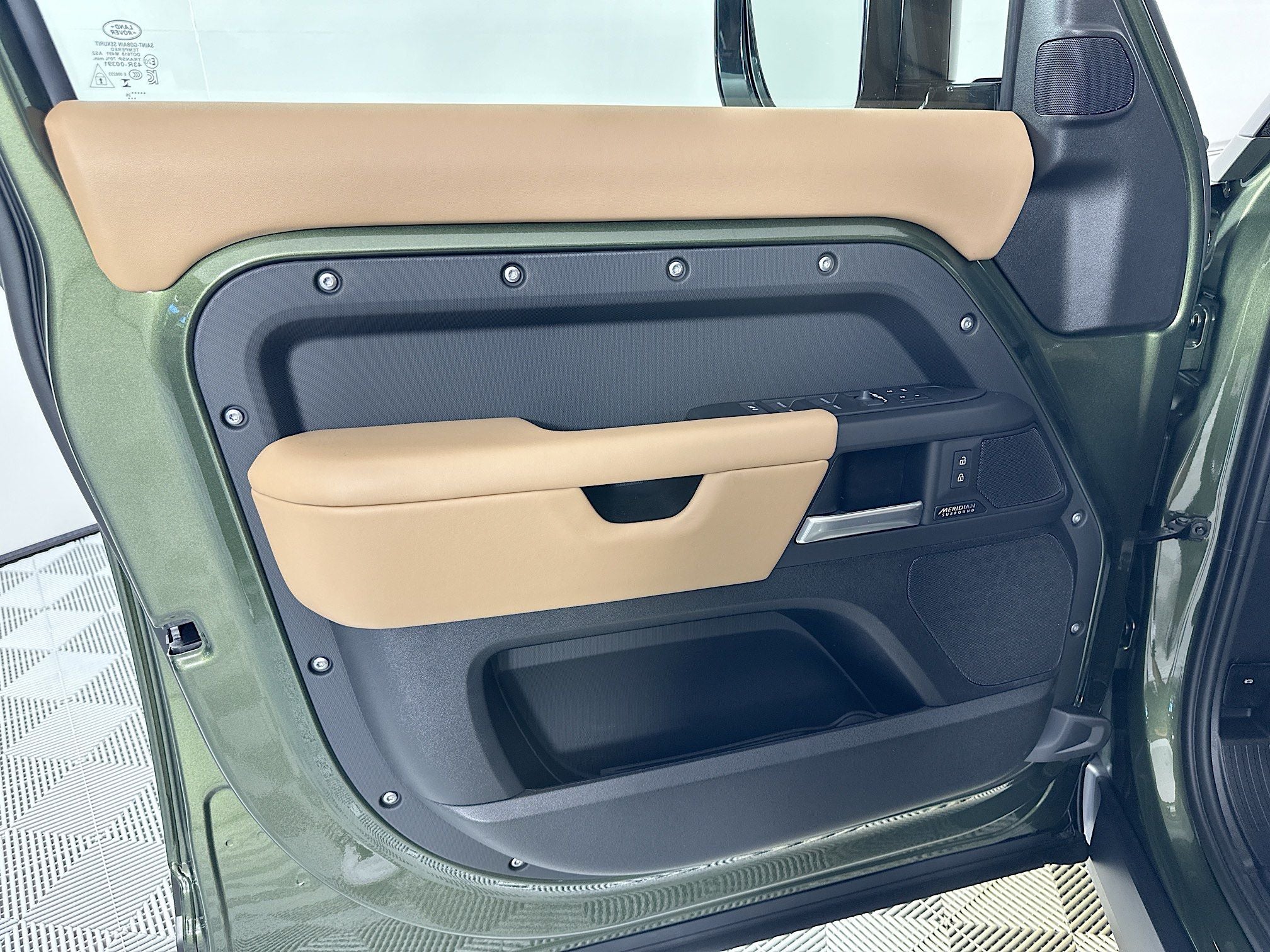 2026 Land Rover Defender 110 X-Dynamic SE
