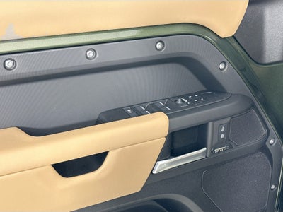 2026 Land Rover Defender 110 X-Dynamic SE