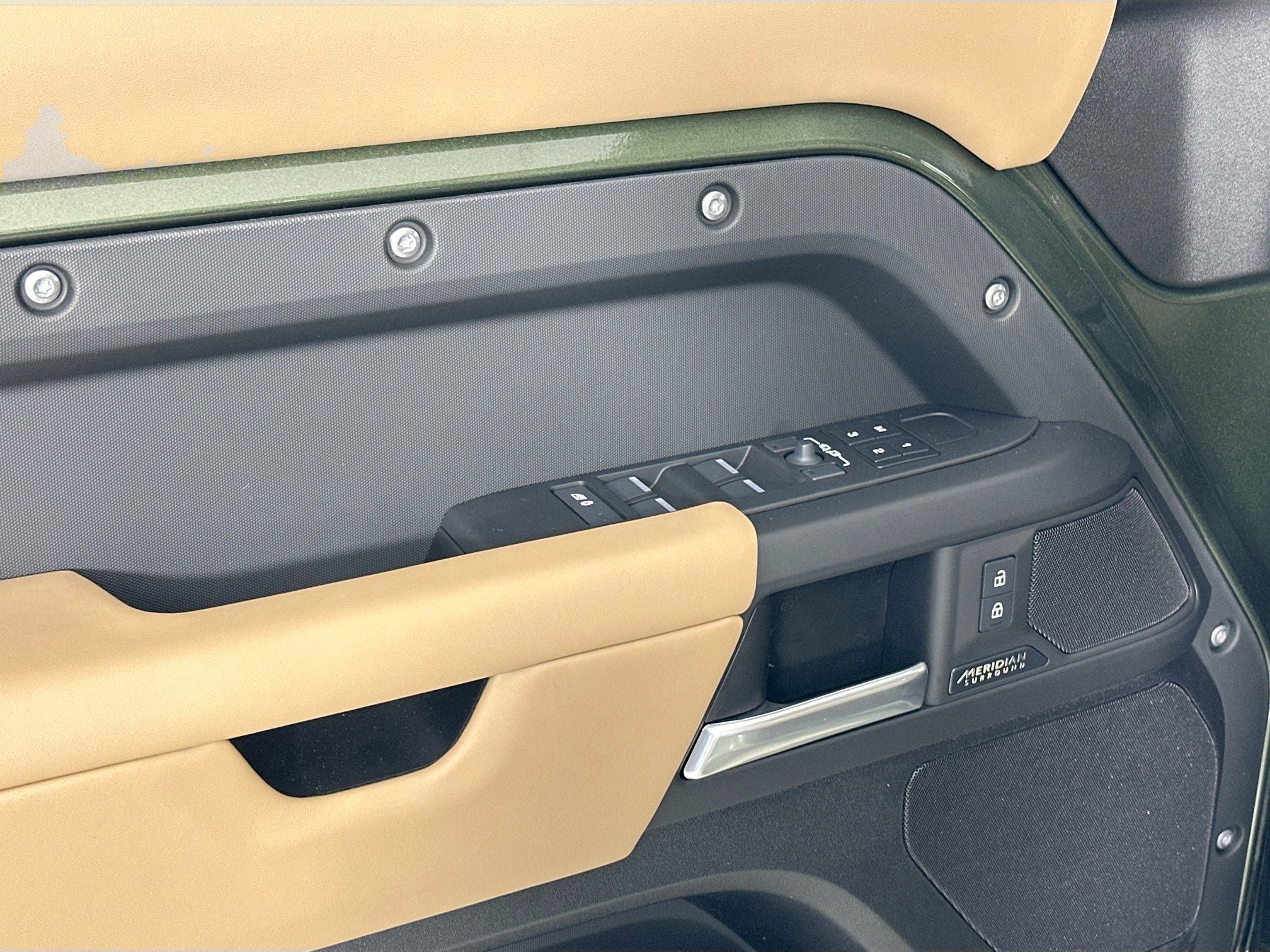 2026 Land Rover Defender 110 X-Dynamic SE