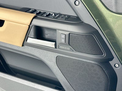 2026 Land Rover Defender 110 X-Dynamic SE