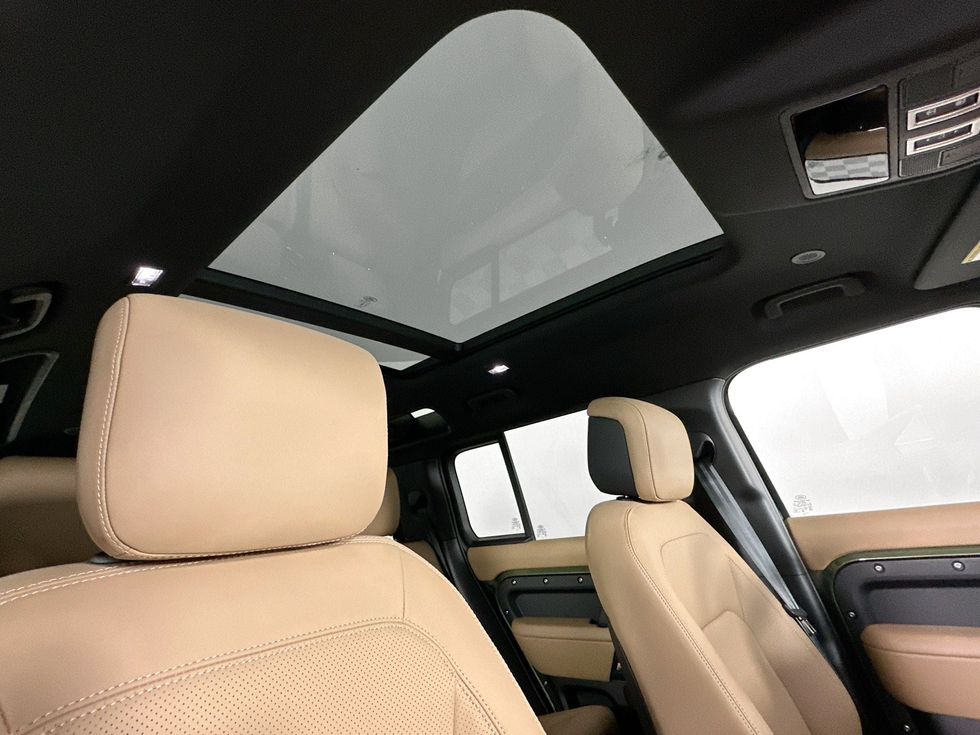 2026 Land Rover Defender 110 X-Dynamic SE