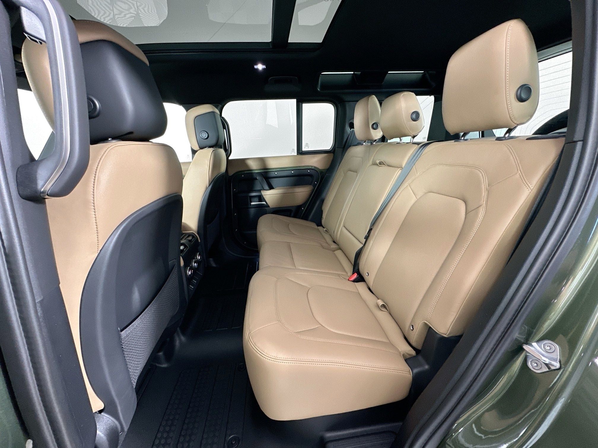 2026 Land Rover Defender 110 X-Dynamic SE