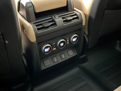 2026 Land Rover Defender 110 X-Dynamic SE