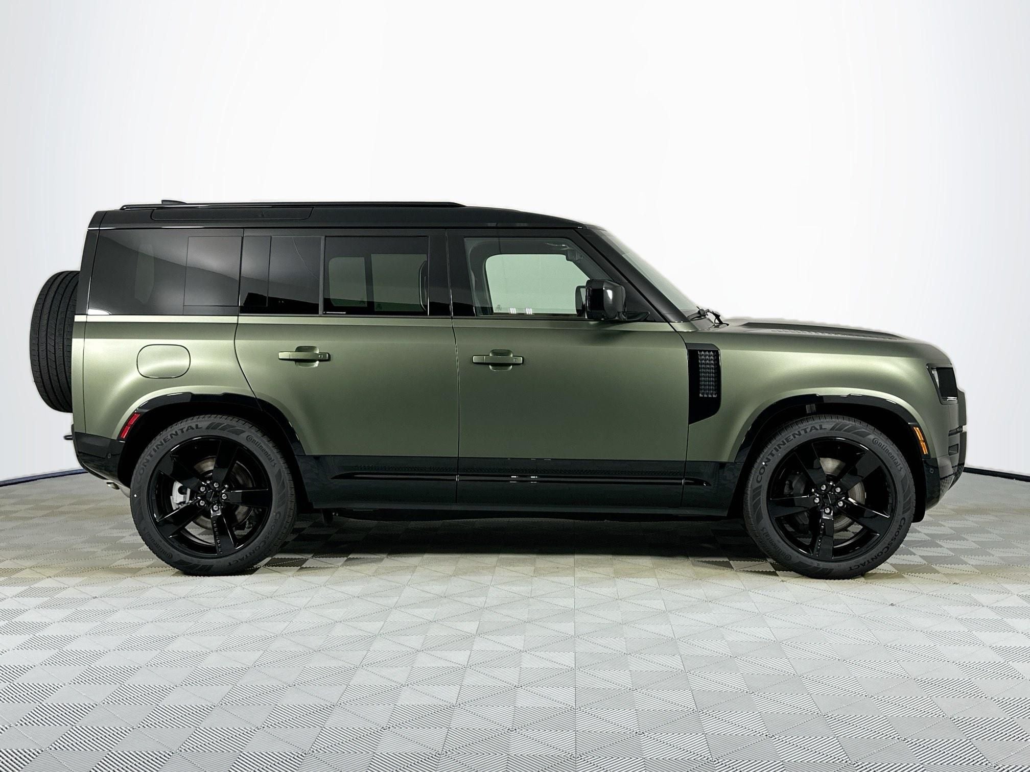 2026 Land Rover Defender 110 X-Dynamic SE