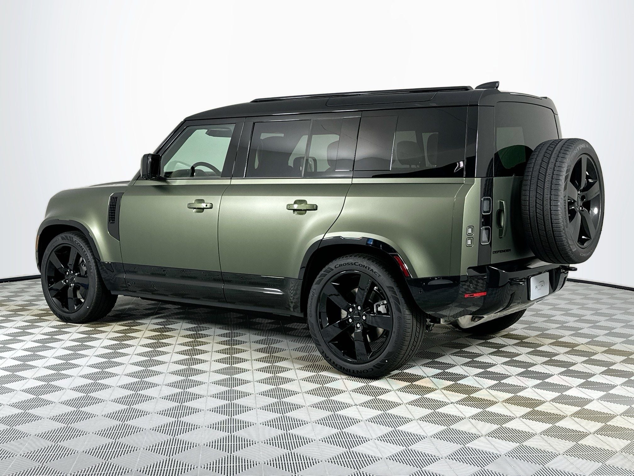 2026 Land Rover Defender 110 X-Dynamic SE