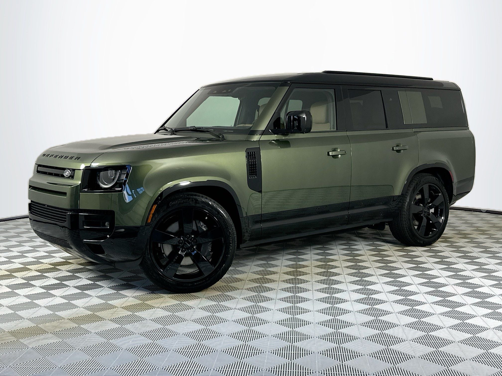 2026 Land Rover Defender 130 X-Dynamic SE