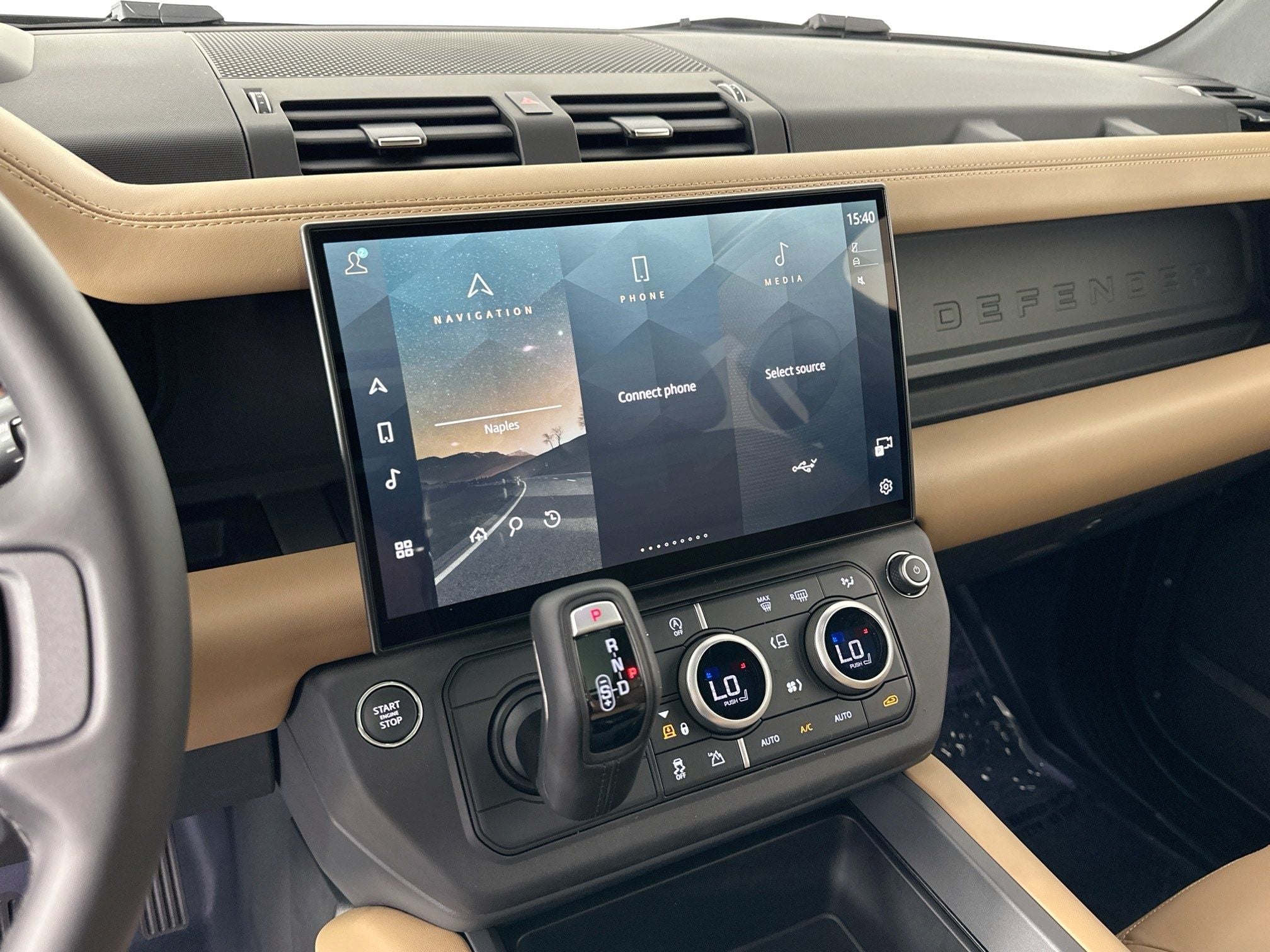 2026 Land Rover Defender 130 X-Dynamic SE