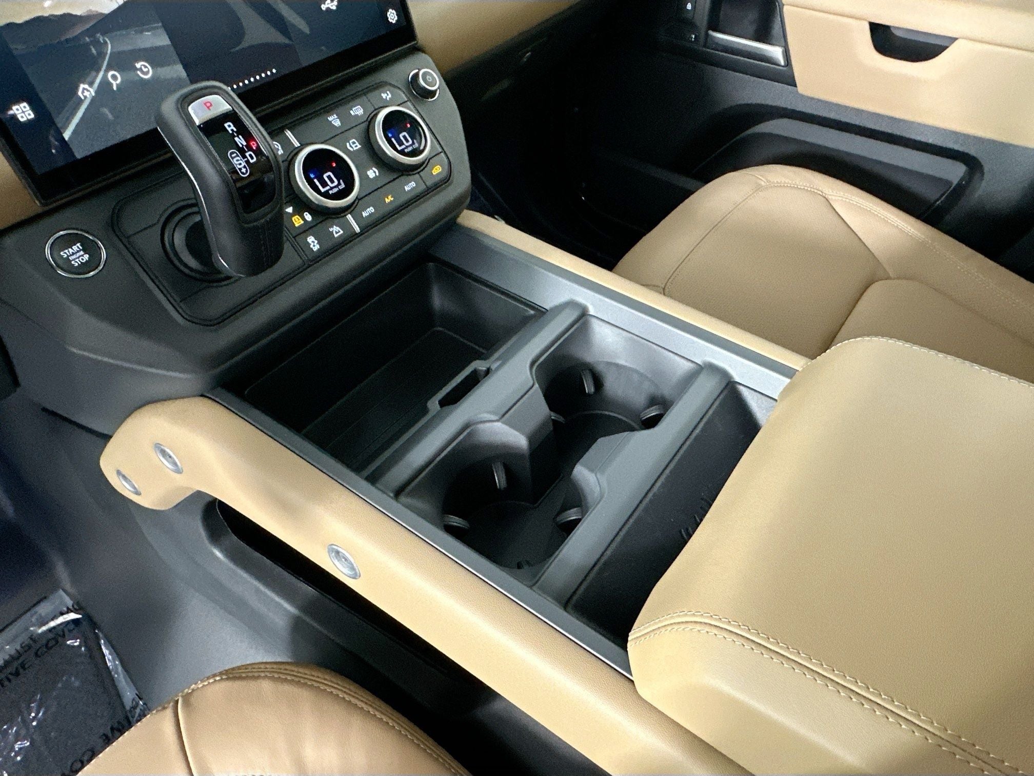 2026 Land Rover Defender 130 X-Dynamic SE