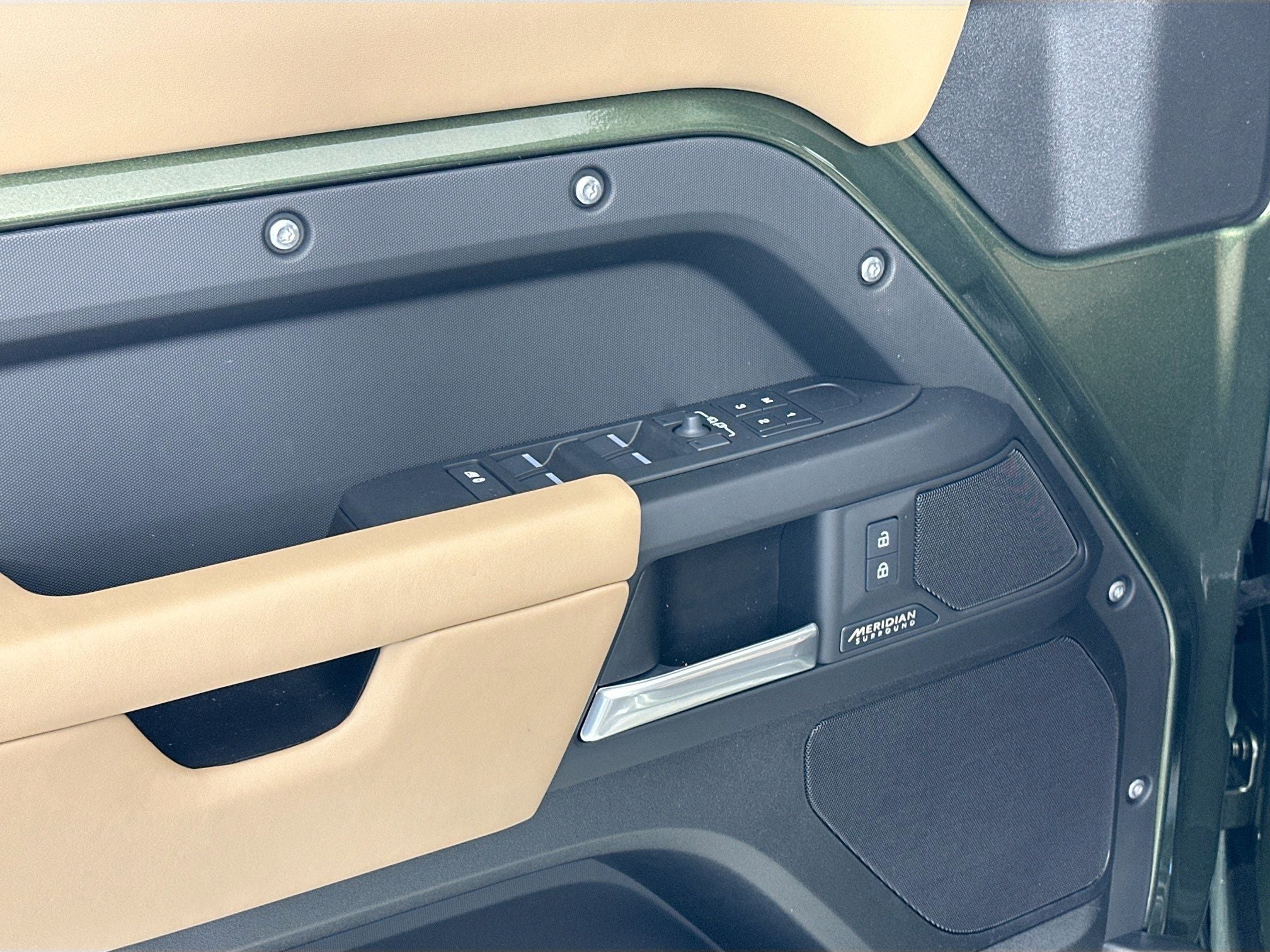 2026 Land Rover Defender 130 X-Dynamic SE