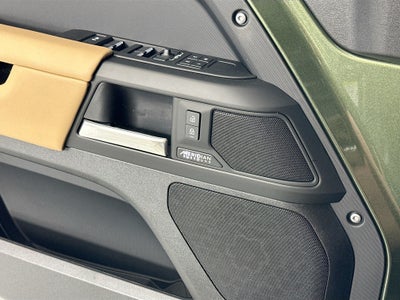 2026 Land Rover Defender 130 X-Dynamic SE