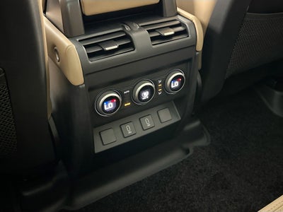 2026 Land Rover Defender 130 X-Dynamic SE