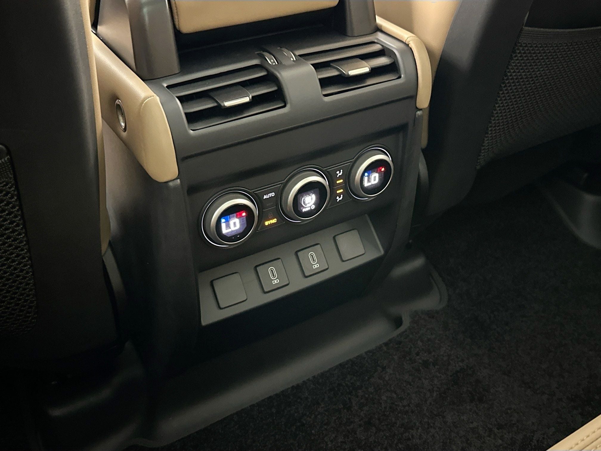 2026 Land Rover Defender 130 X-Dynamic SE