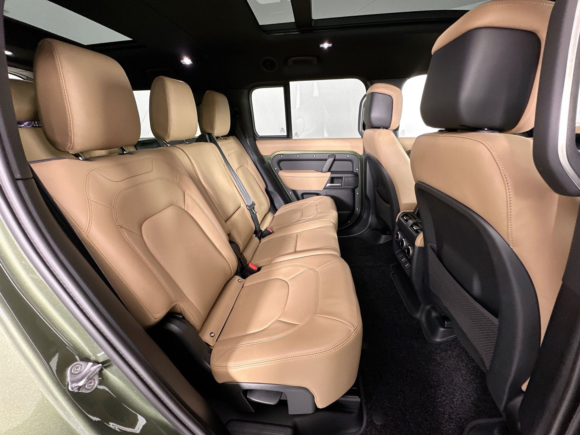 2026 Land Rover Defender 130 X-Dynamic SE