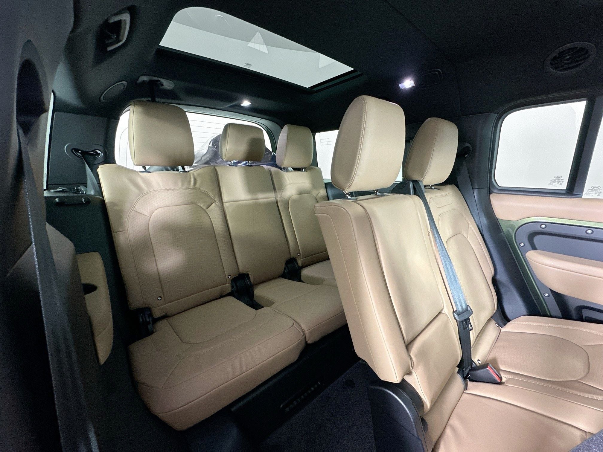 2026 Land Rover Defender 130 X-Dynamic SE