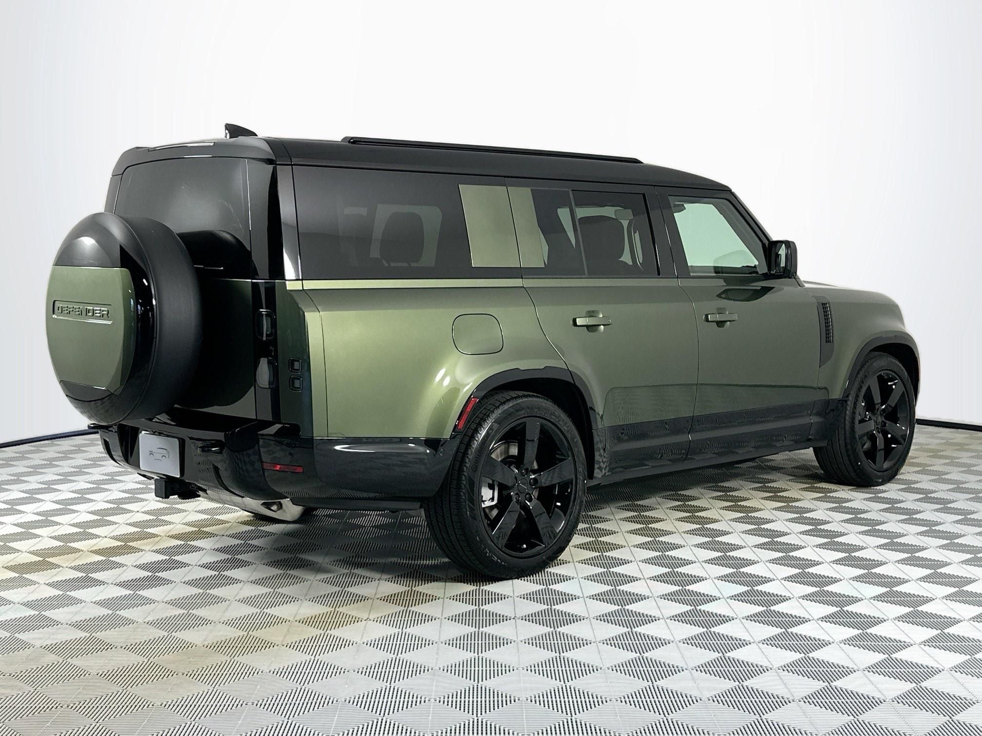 2026 Land Rover Defender 130 X-Dynamic SE