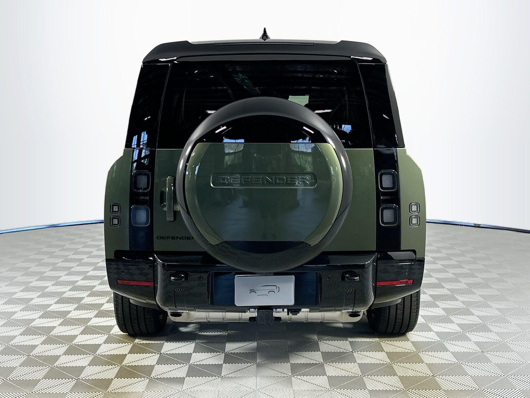 2026 Land Rover Defender 130 X-Dynamic SE