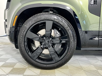 2026 Land Rover Defender 130 X-Dynamic SE