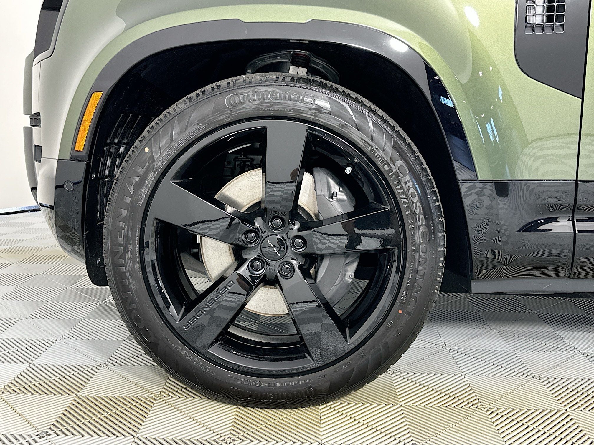 2026 Land Rover Defender 130 X-Dynamic SE