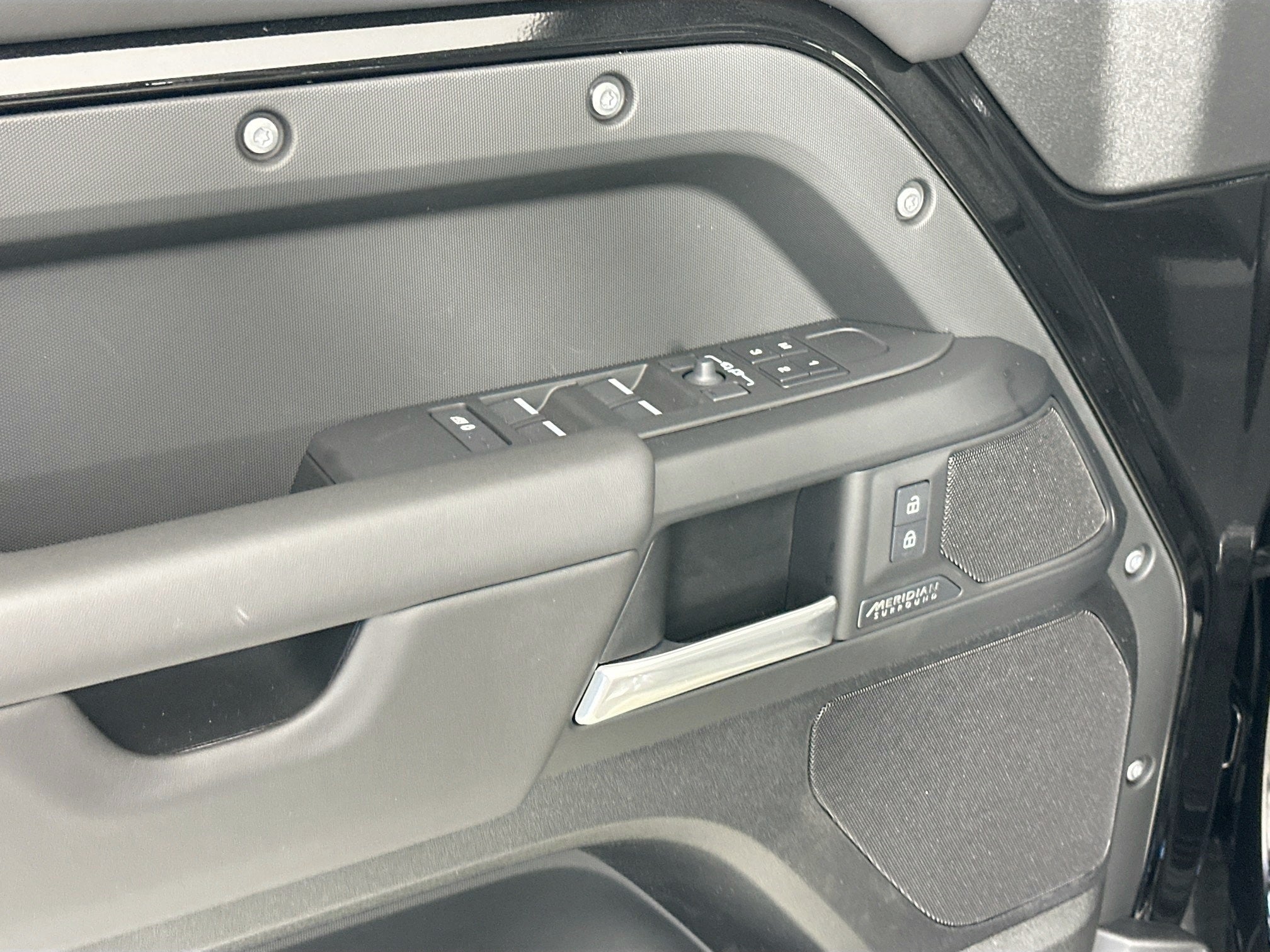 2026 Land Rover Defender 130 X-Dynamic SE