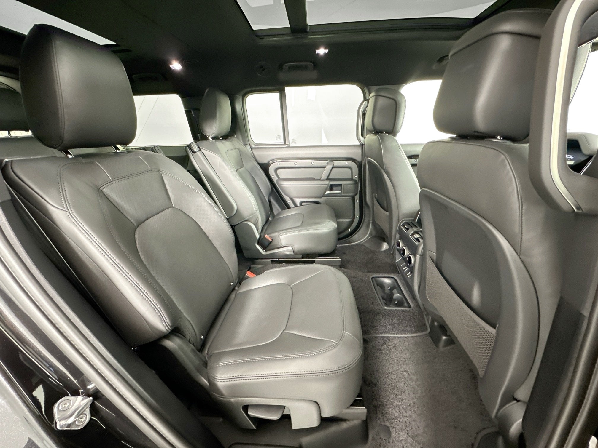 2026 Land Rover Defender 130 X-Dynamic SE