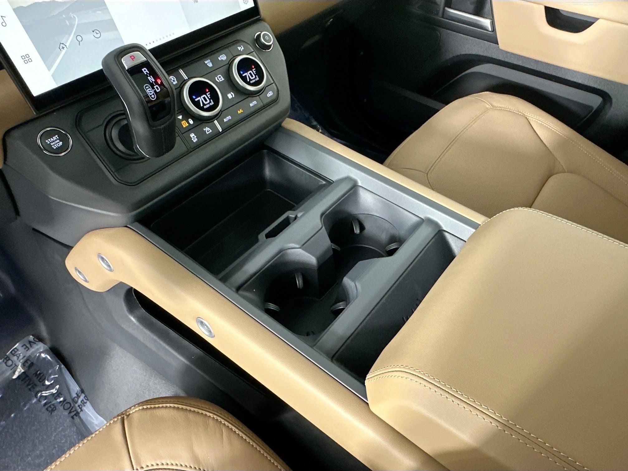 2026 Land Rover Defender 130 X-Dynamic SE