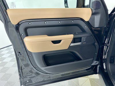 2026 Land Rover Defender 130 X-Dynamic SE