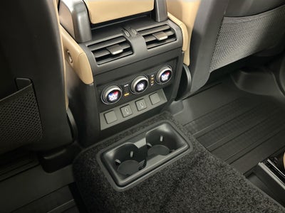 2026 Land Rover Defender 130 X-Dynamic SE