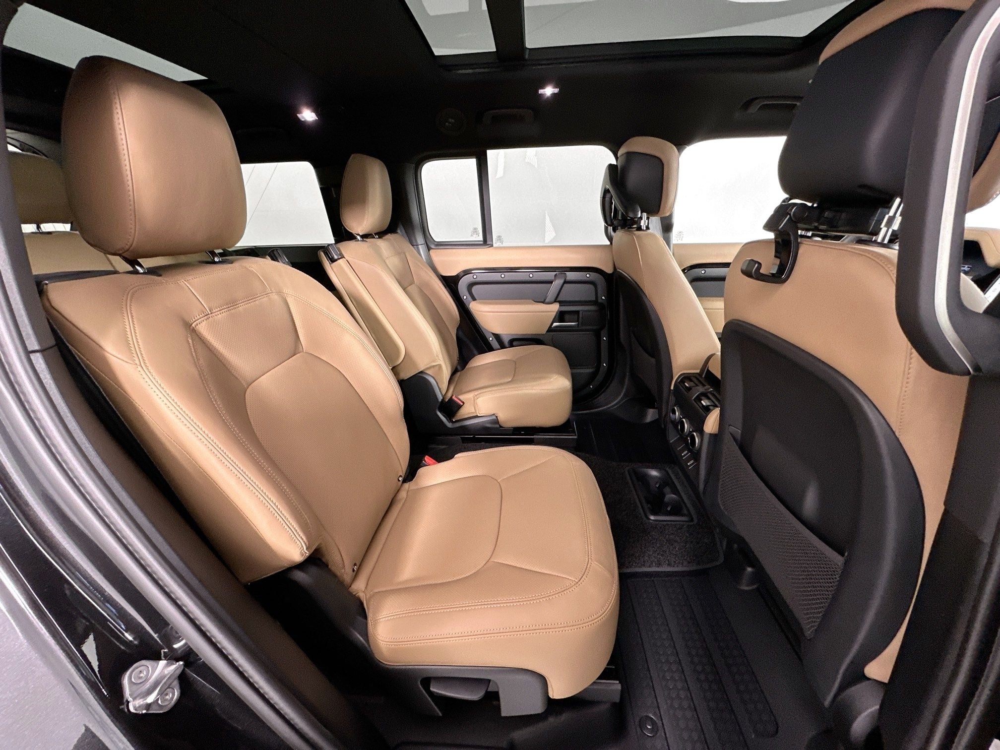 2026 Land Rover Defender 130 X-Dynamic SE
