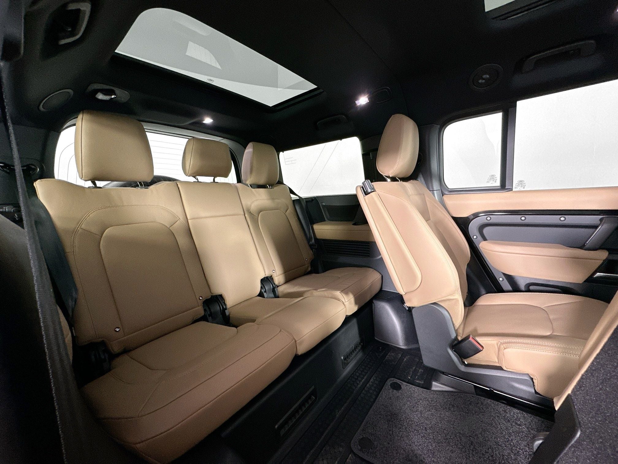 2026 Land Rover Defender 130 X-Dynamic SE