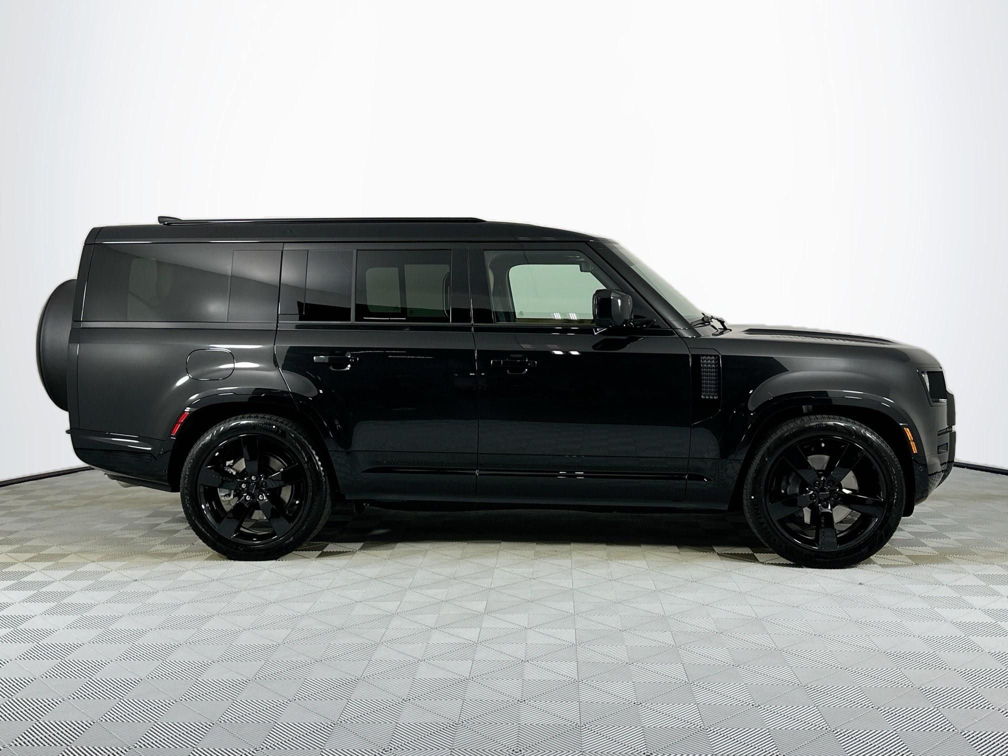 2026 Land Rover Defender 130 X-Dynamic SE