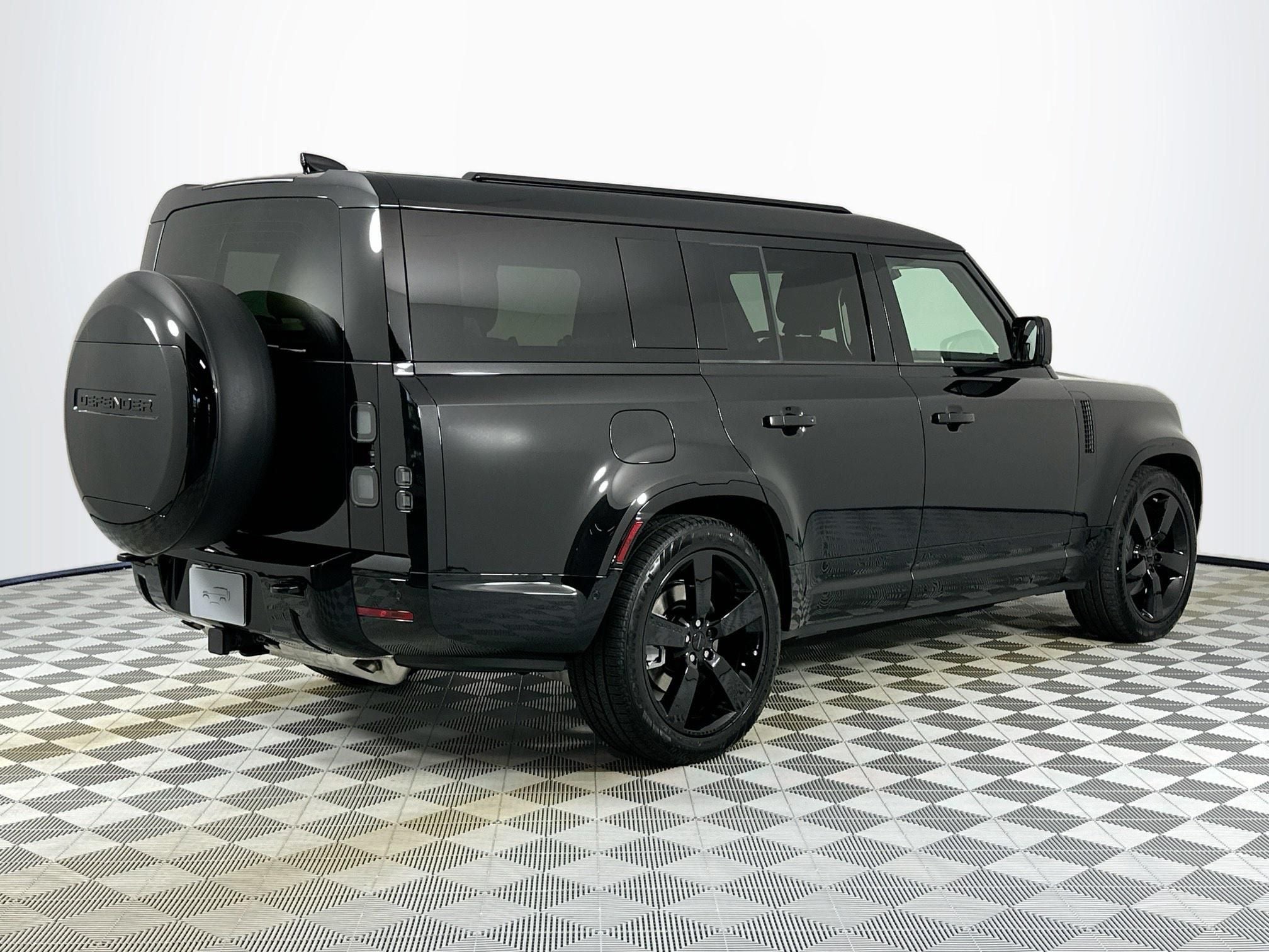 2026 Land Rover Defender 130 X-Dynamic SE