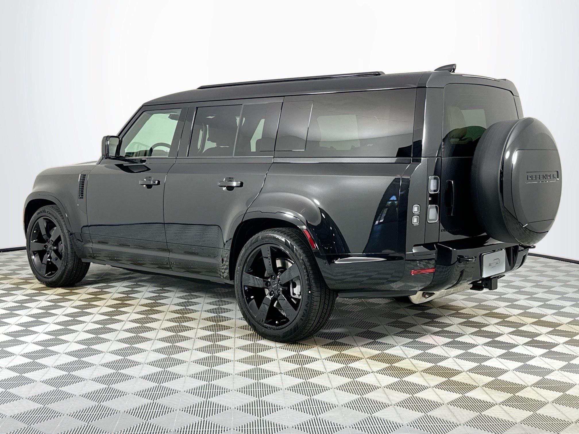 2026 Land Rover Defender 130 X-Dynamic SE