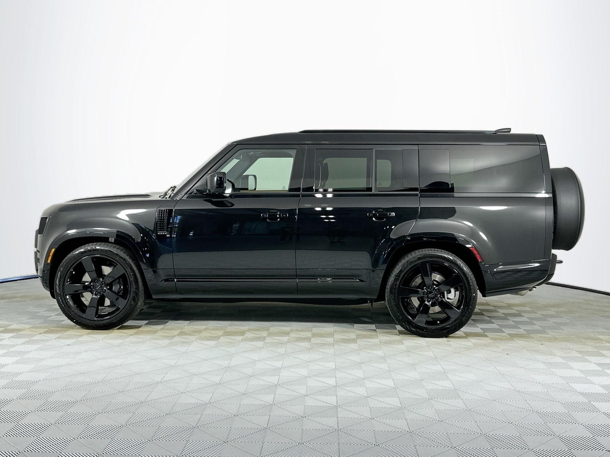2026 Land Rover Defender 130 X-Dynamic SE