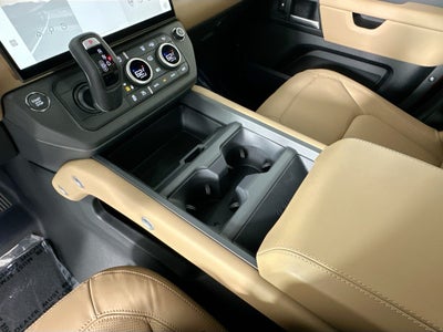 2026 Land Rover Defender 130 X-Dynamic SE