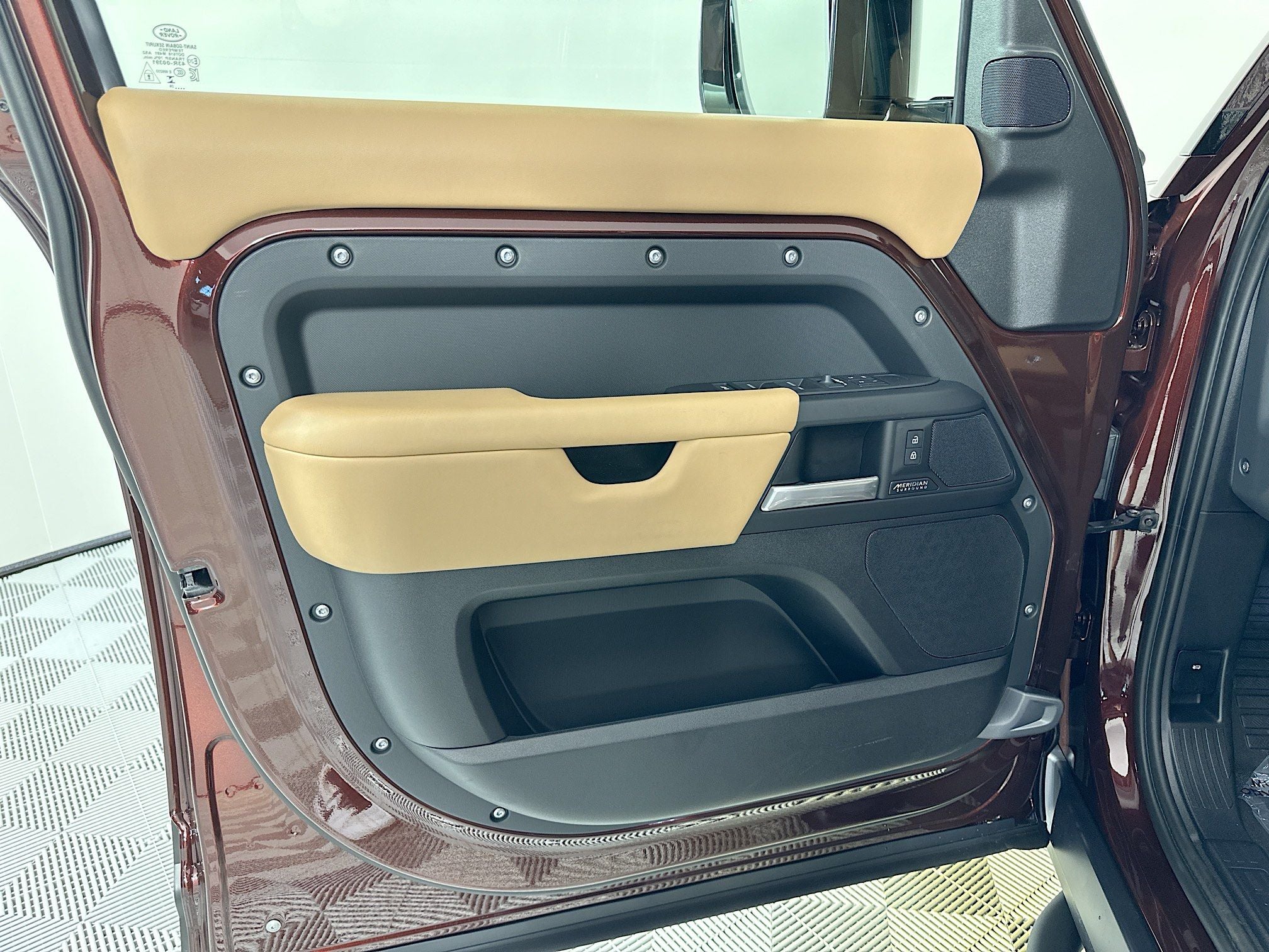 2026 Land Rover Defender 130 X-Dynamic SE